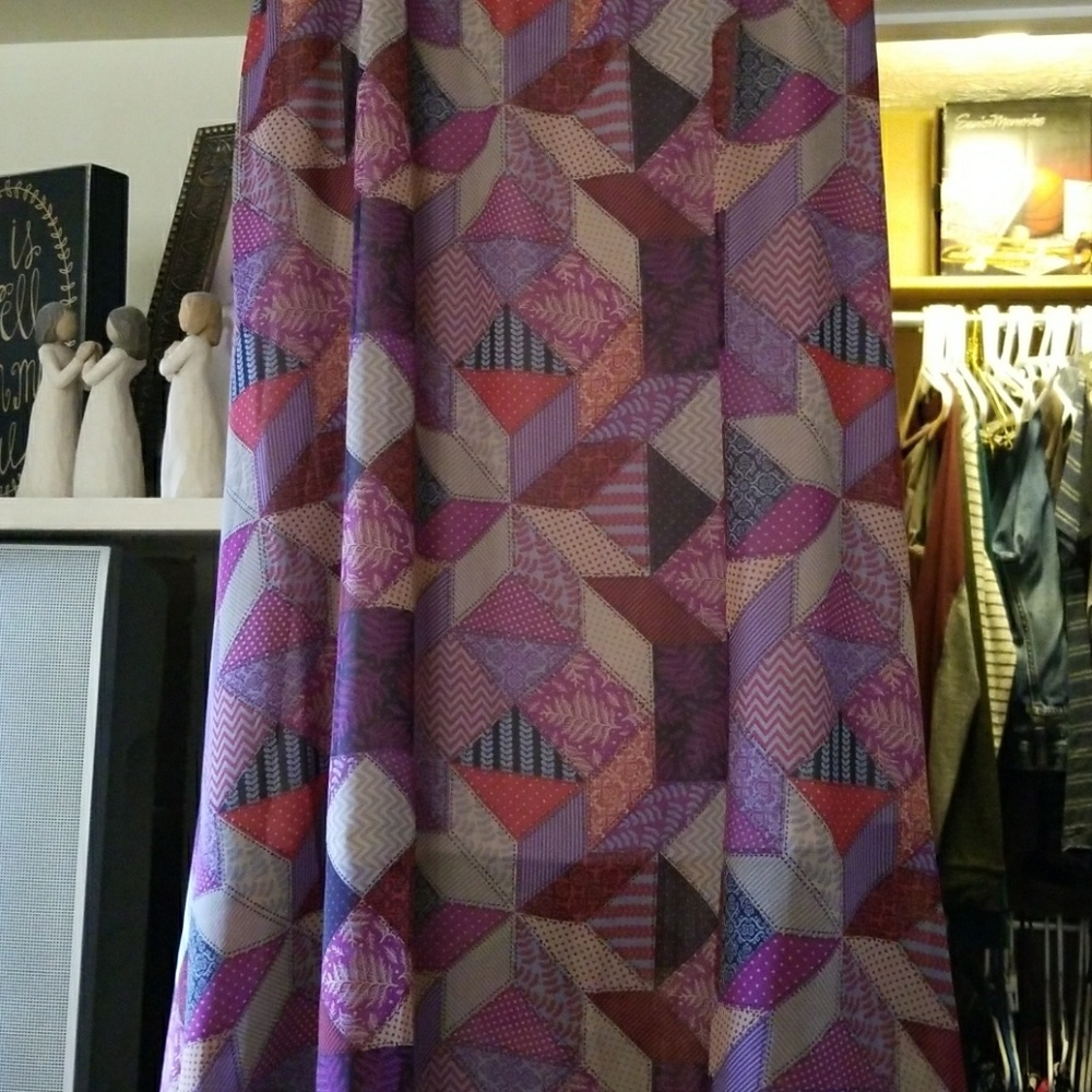 Small Lularoe Lola skirt. Never worn!